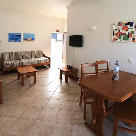 Oura Ocean Front Apartamento *