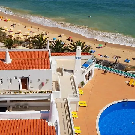 Oura Ocean Front Apartmán *