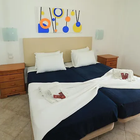 Oura Ocean Front البوفيرا